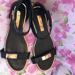 Super cute bcbgmaxazria sandals